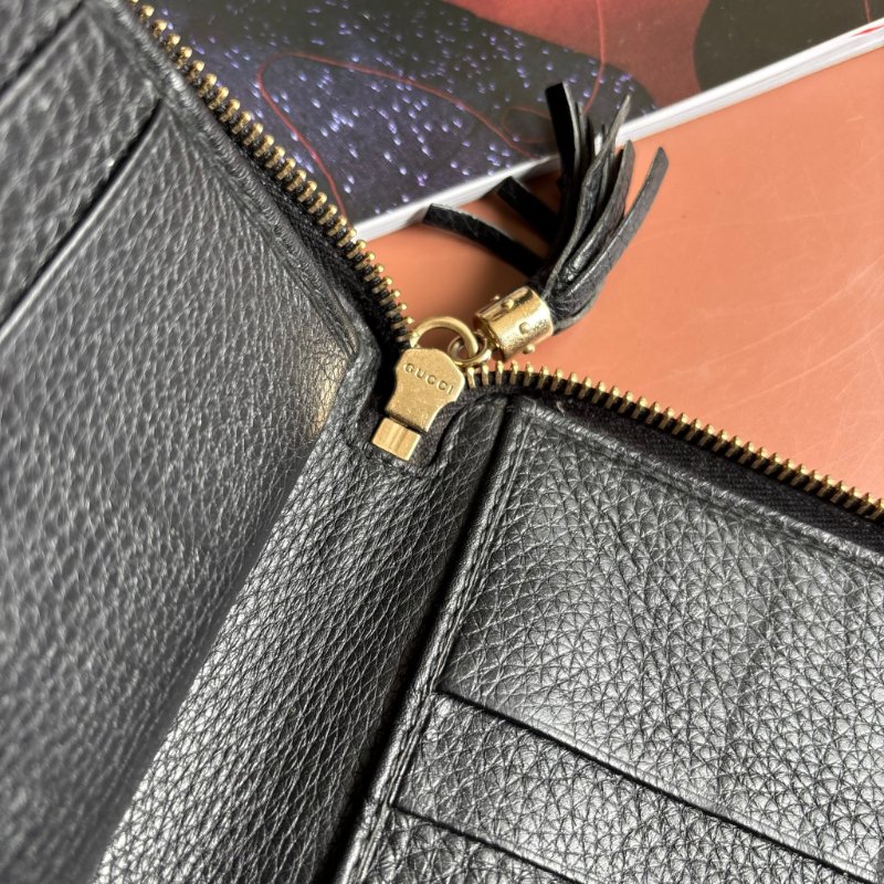 ::GUCCI:: 291102 Soho黑色皮革雙G壓紋流蘇拉鍊長夾-28