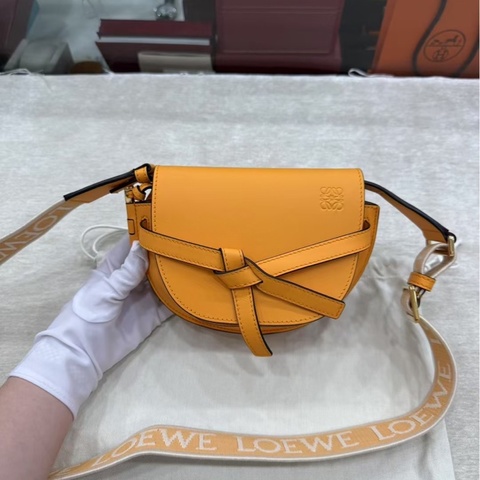 LOEWE羅意威新款經典馬鞍包