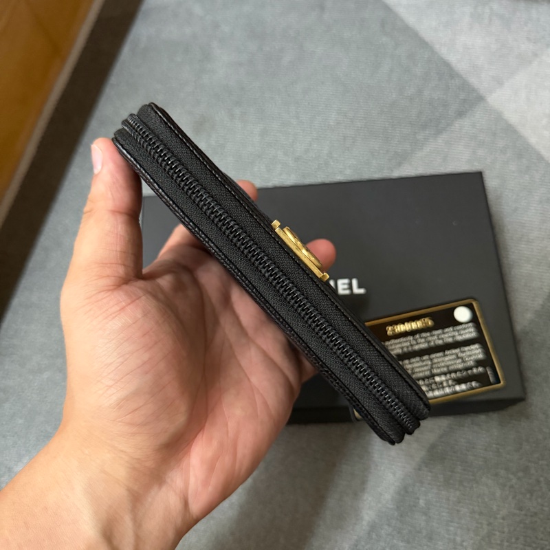 Chanel 經典Boy系列菱格荔枝紋牛皮金釦拉鍊中夾-4