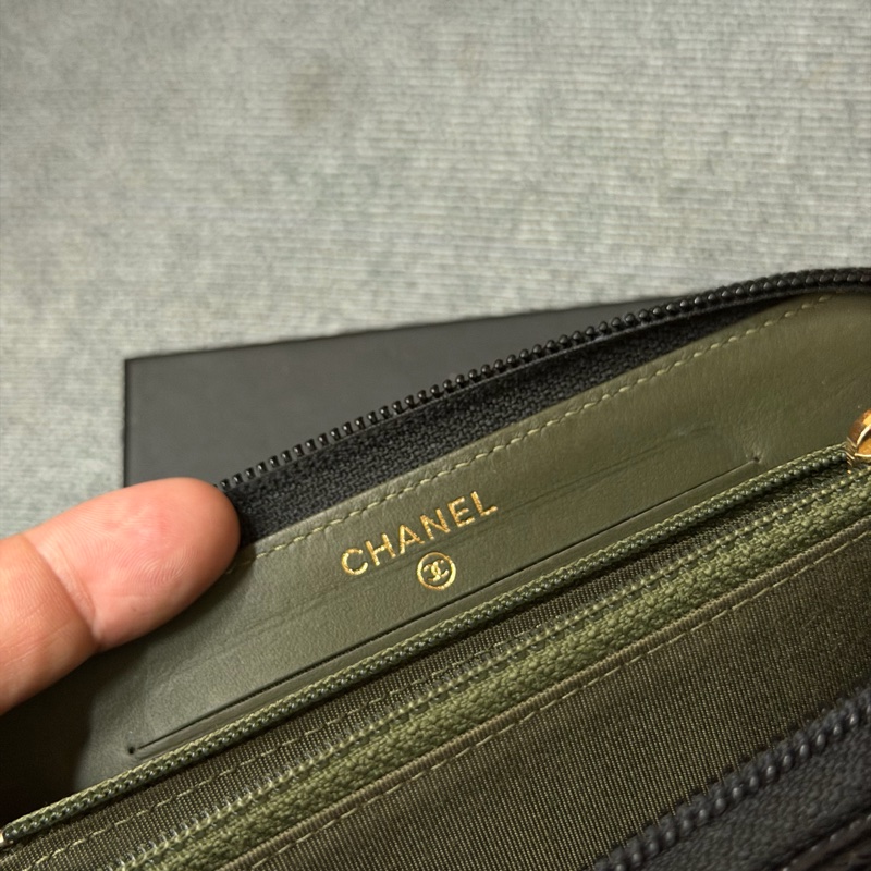 Chanel 經典Boy系列菱格荔枝紋牛皮金釦拉鍊中夾-8