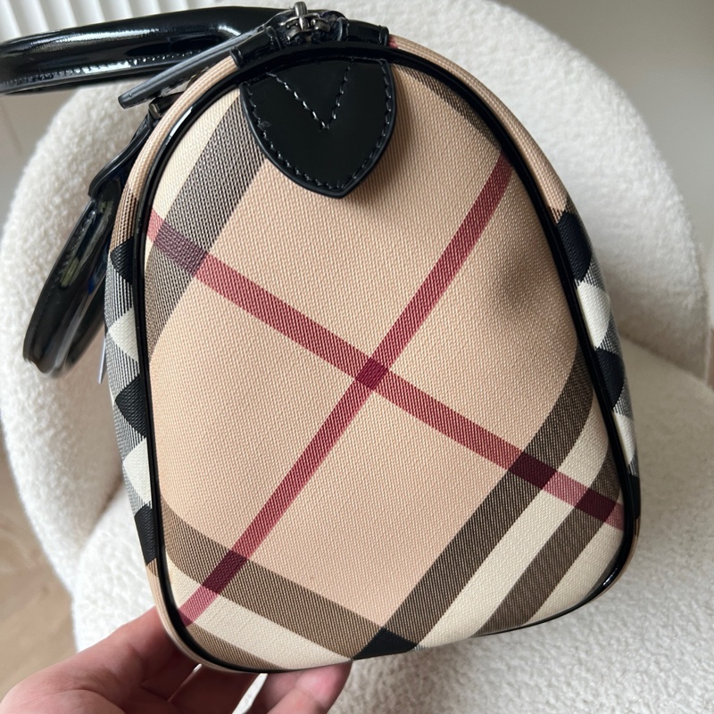 Burberry巴寶莉 經典防水格紋波士頓手提包 底長30-2