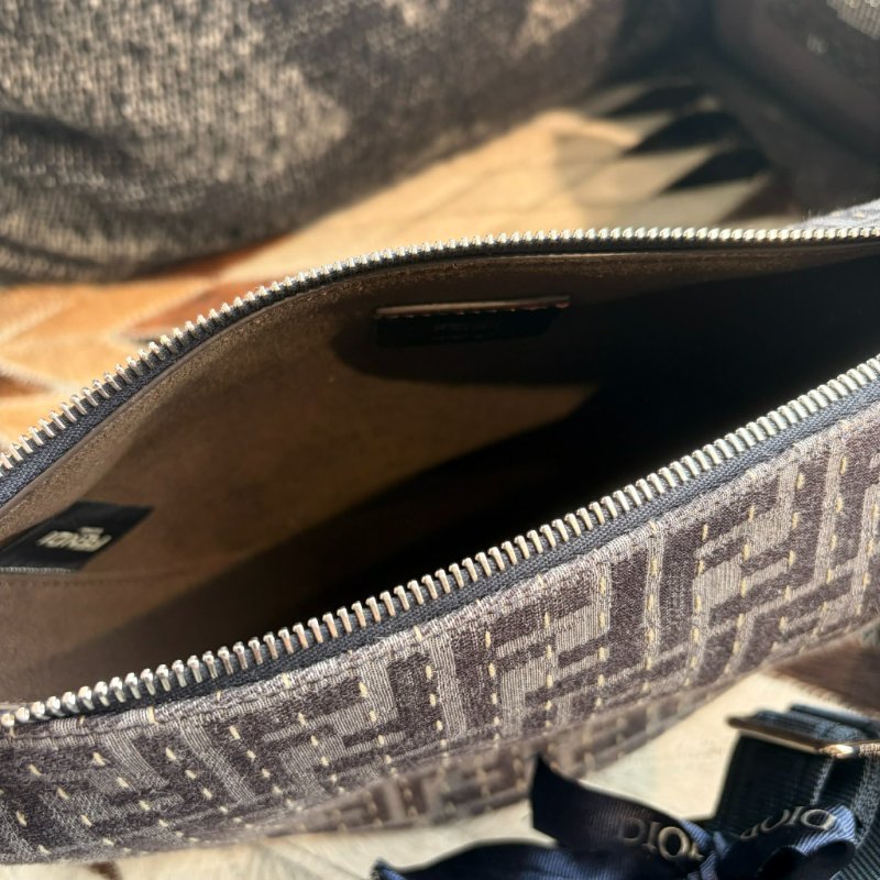 FENDI Melon LOGO灰藍彎月斜肩包 全新-4