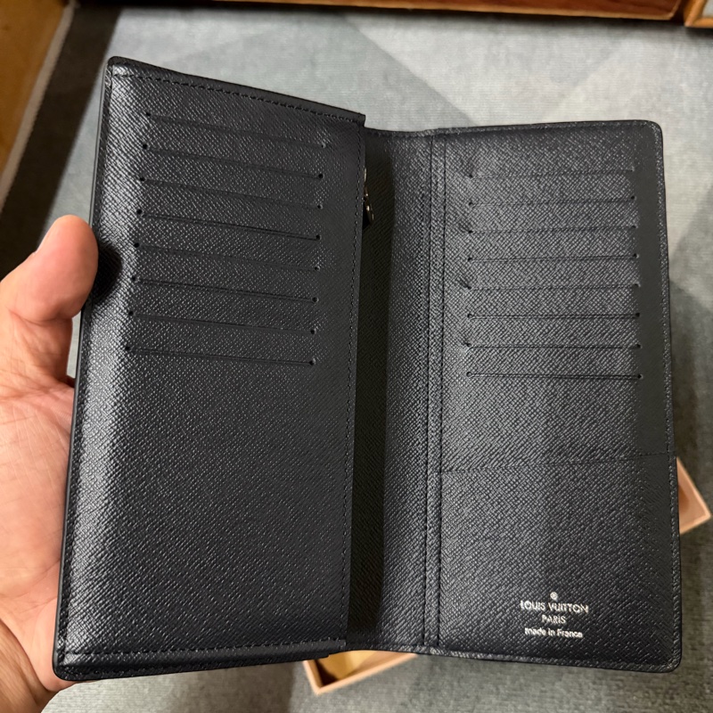 Lv限定款 長頸鹿全皮老花壓紋翻蓋長夾-5