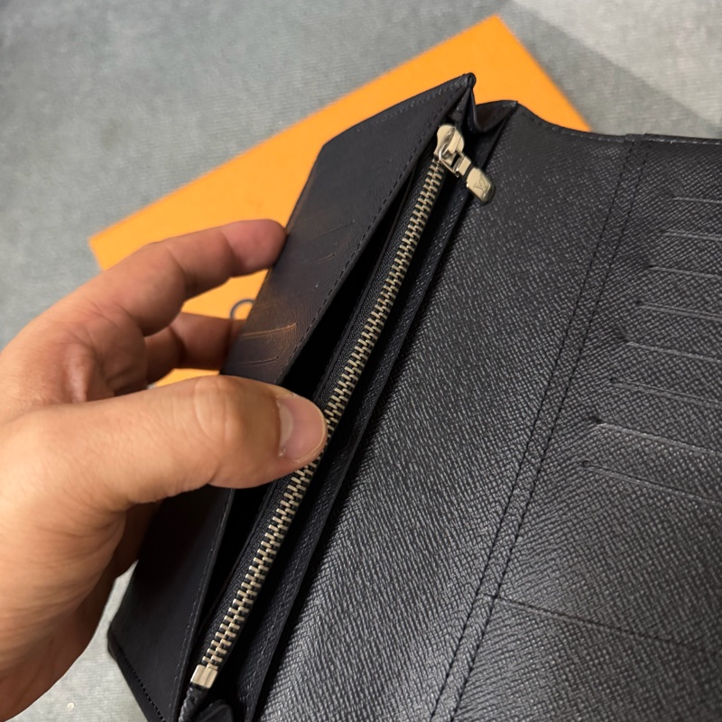 Lv限定款 長頸鹿全皮老花壓紋翻蓋長夾-6