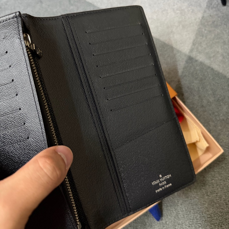 Lv限定款 長頸鹿全皮老花壓紋翻蓋長夾-7