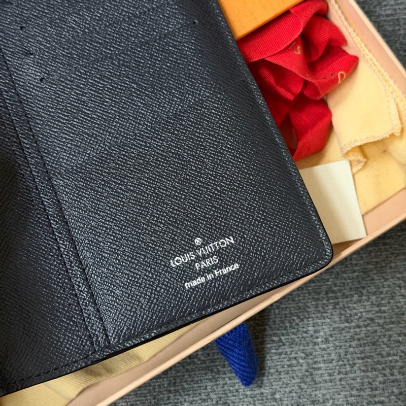 Lv限定款 長頸鹿全皮老花壓紋翻蓋長夾-8