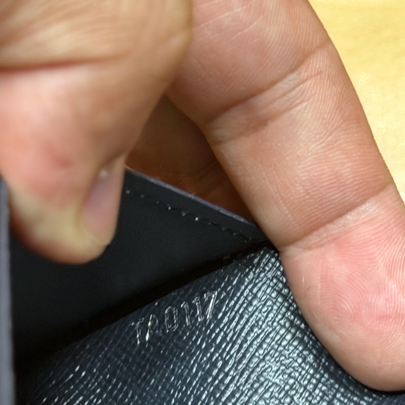 Lv限定款 長頸鹿全皮老花壓紋翻蓋長夾-9