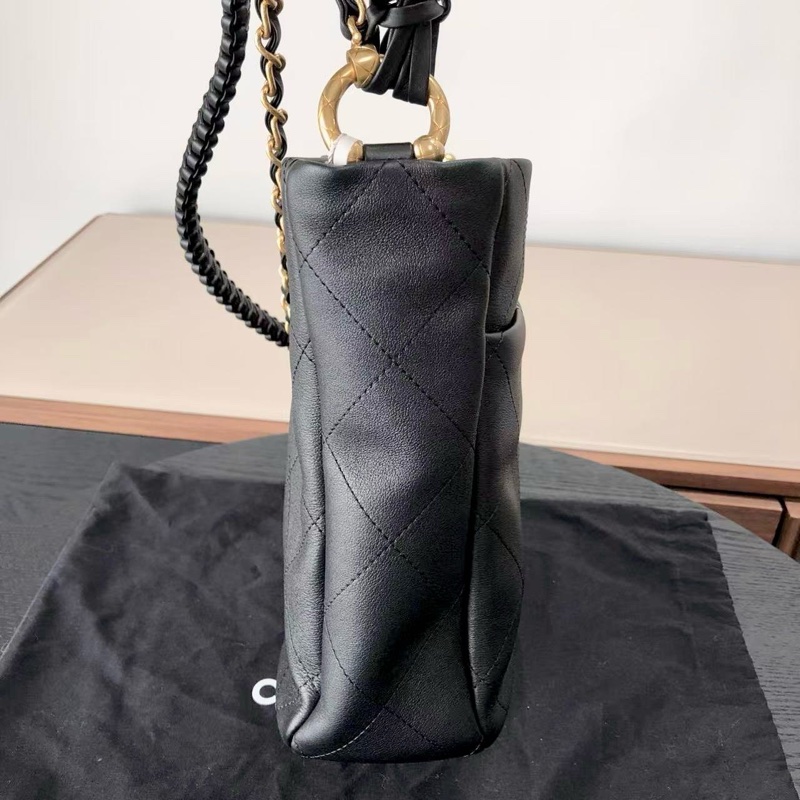 Chanel香奈兒23A黑金嬉皮hobo托特23芯片-4