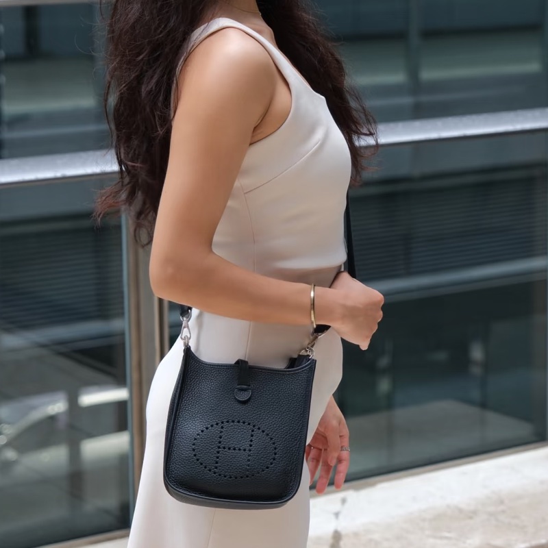 莉亞精品♡ Hermes Evelyne 16 黑金 W刻-1