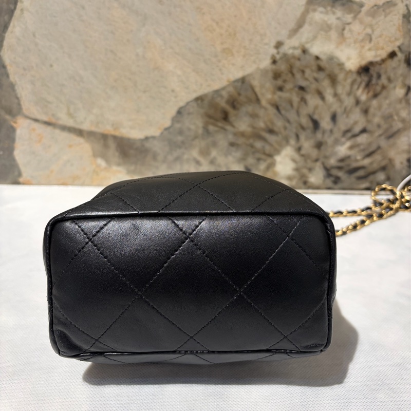 Chanel黑羊皮水桶包-5