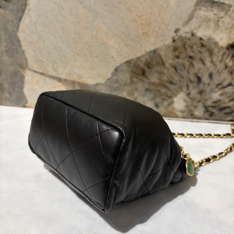 Chanel黑羊皮水桶包-6