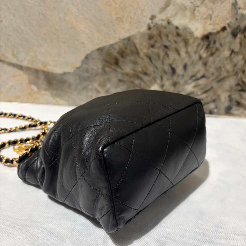 Chanel黑羊皮水桶包-7