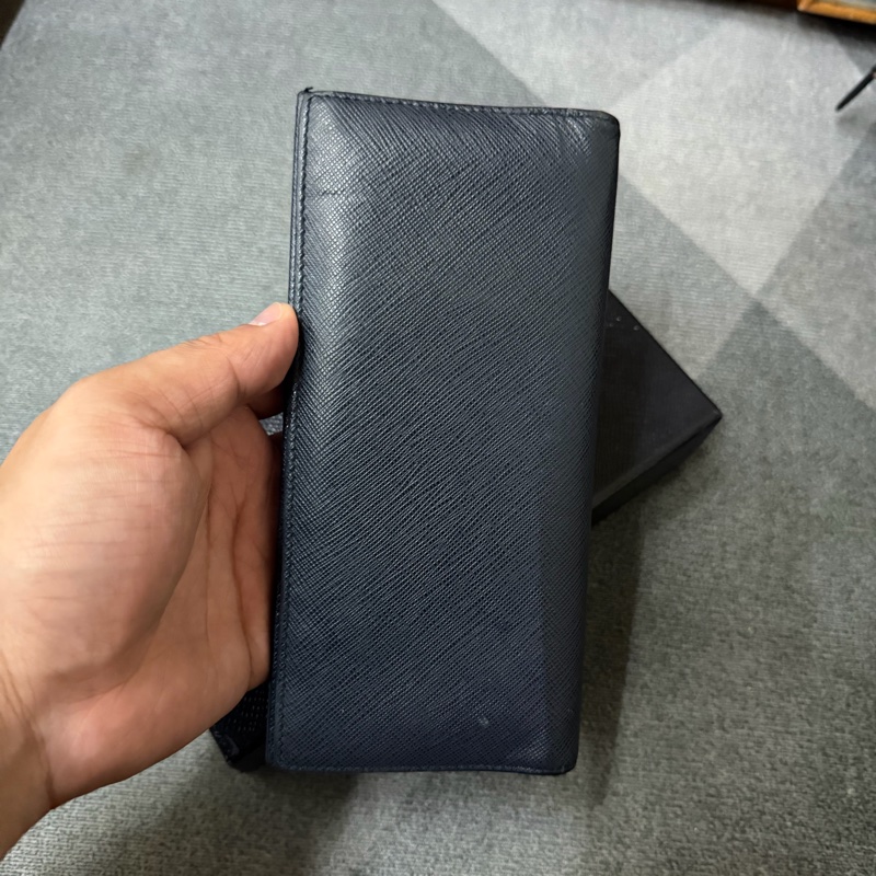 Prada 藏青防刮皮革對開長夾-1