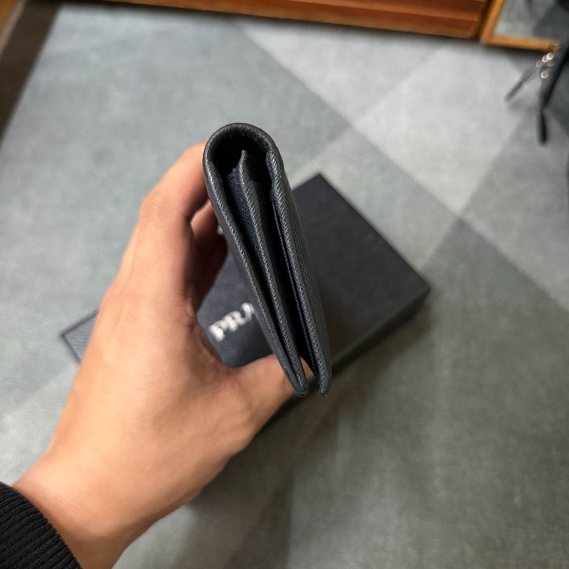 Prada 藏青防刮皮革對開長夾-2