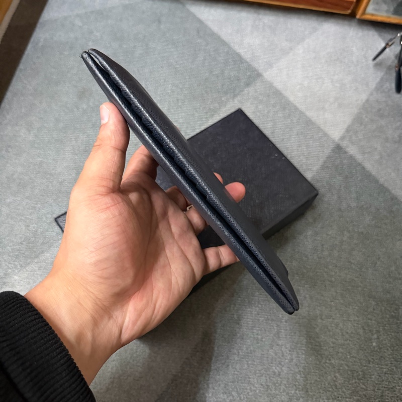 Prada 藏青防刮皮革對開長夾-3