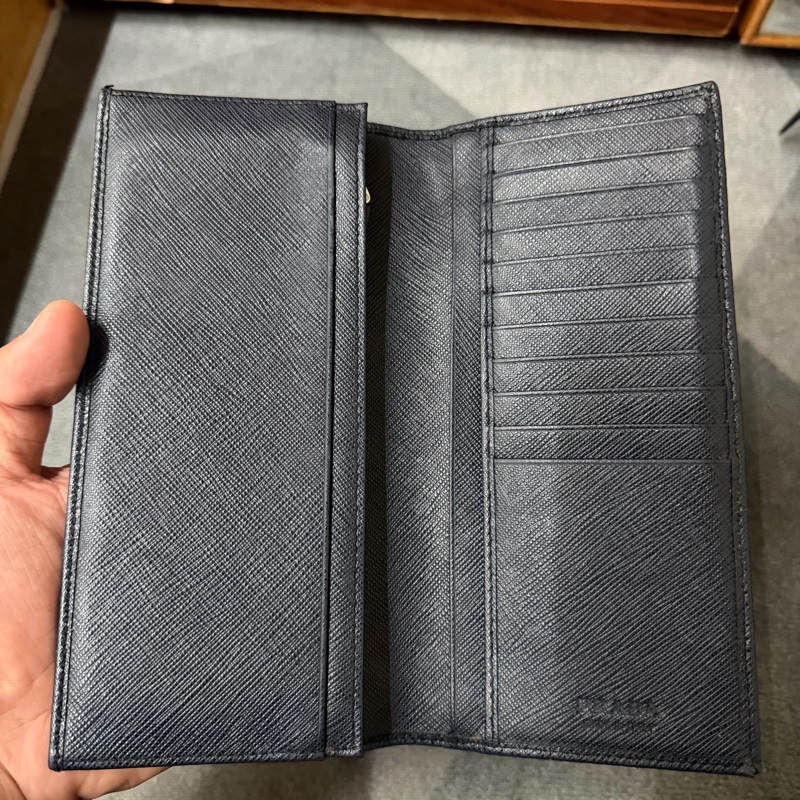 Prada 藏青防刮皮革對開長夾-5