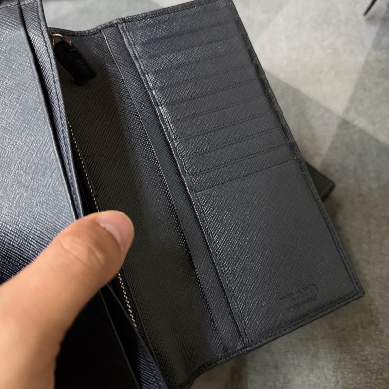 Prada 藏青防刮皮革對開長夾-7