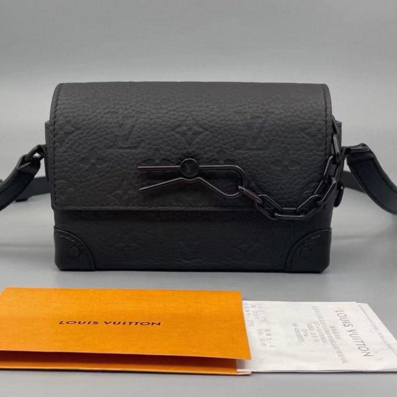 👯♀️Louis Vuitton路易威登 磨砂黑全皮壓紅插銷盒子包-9