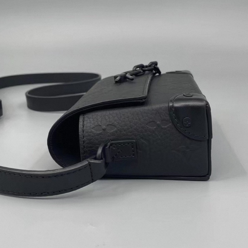 👯♀️Louis Vuitton路易威登 磨砂黑全皮壓紅插銷盒子包-12