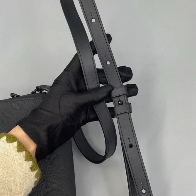 👯♀️Louis Vuitton路易威登 磨砂黑全皮壓紅插銷盒子包-14