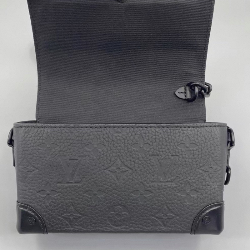 👯♀️Louis Vuitton路易威登 磨砂黑全皮壓紅插銷盒子包-16