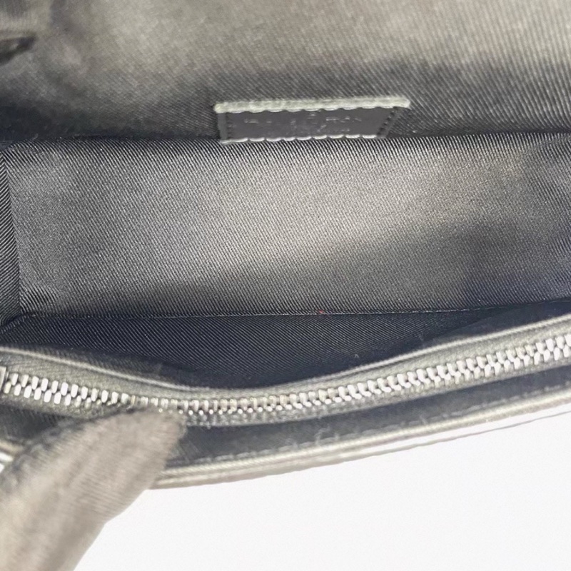 👯♀️Louis Vuitton路易威登 磨砂黑全皮壓紅插銷盒子包-17