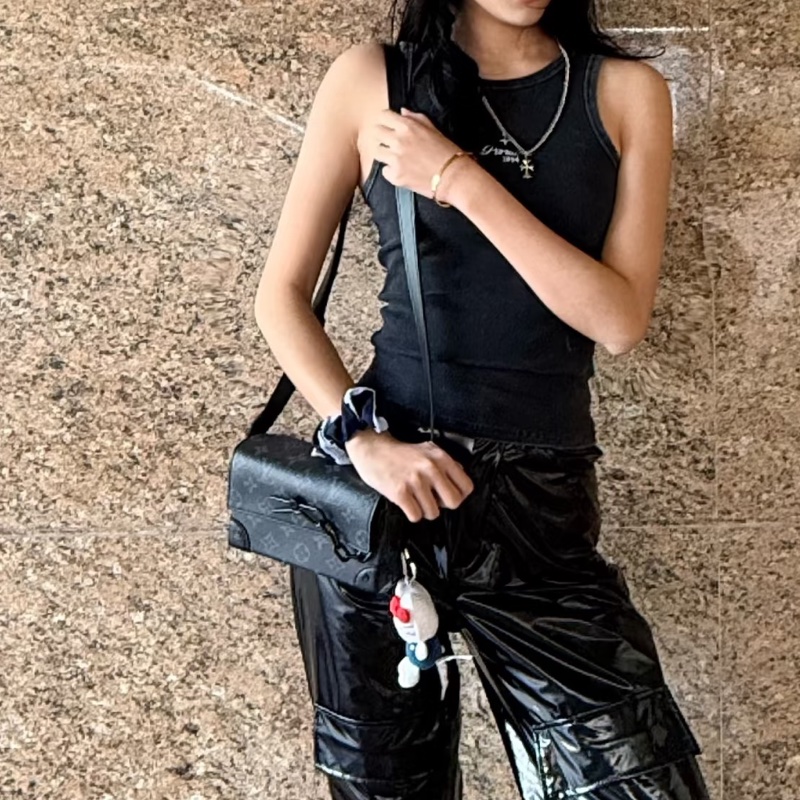 👯♀️Louis Vuitton路易威登 磨砂黑全皮壓紅插銷盒子包-21