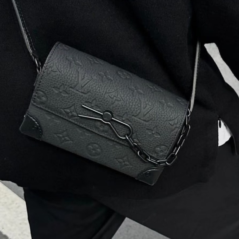 👯♀️Louis Vuitton路易威登 磨砂黑全皮壓紅插銷盒子包-23