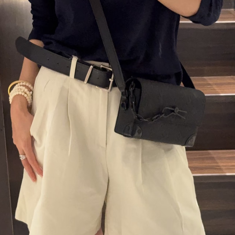 👯♀️Louis Vuitton路易威登 磨砂黑全皮壓紅插銷盒子包-27