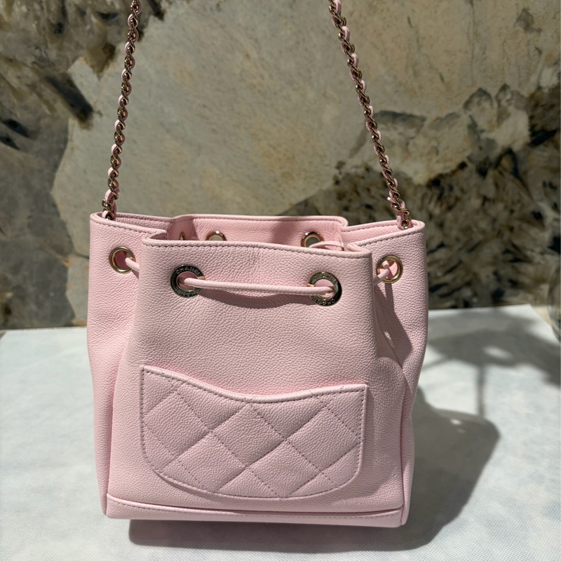 Chanel粉色牛皮水桶斜背包-1