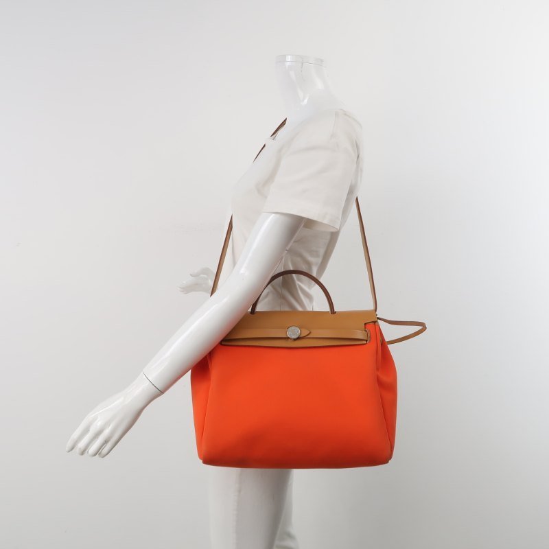 Hermes Herbag31馬鞍釘鎖扣斜挎包單肩包Hunter牛皮帆布銀扣8V罌粟橙棕色U刻-1