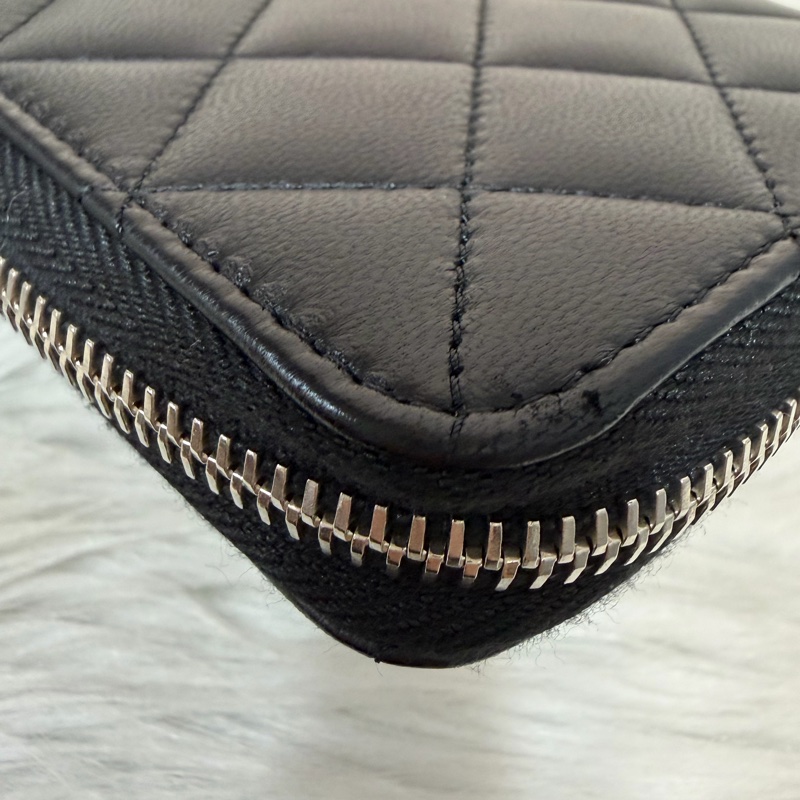 CHANEL A50097 黑羊皮菱格紋銀釦 零錢 發財 長夾 皮夾-16