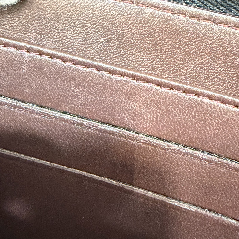 CHANEL A50097 黑羊皮菱格紋銀釦 零錢 發財 長夾 皮夾-41