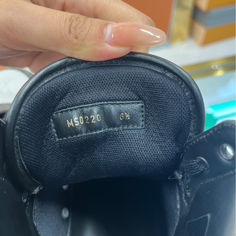 LV老花拼接板鞋-3