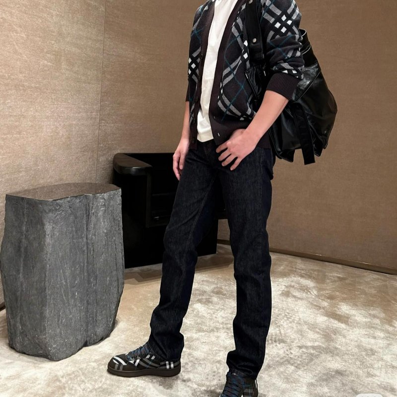 💎Han's house精品服飾💎 BURBERRY 格紋 鞋 原價23300-1