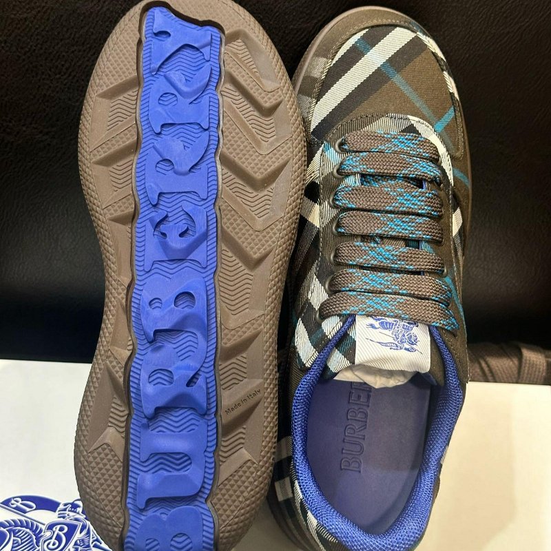 💎Han's house精品服飾💎 BURBERRY 格紋 鞋 原價23300-3