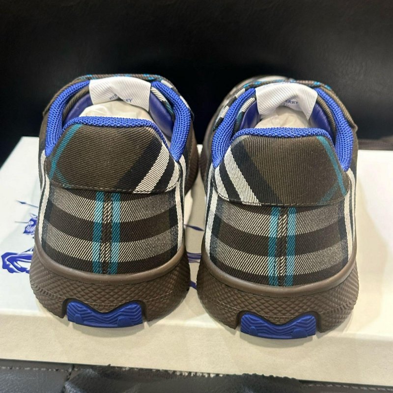 💎Han's house精品服飾💎 BURBERRY 格紋 鞋 原價23300-4