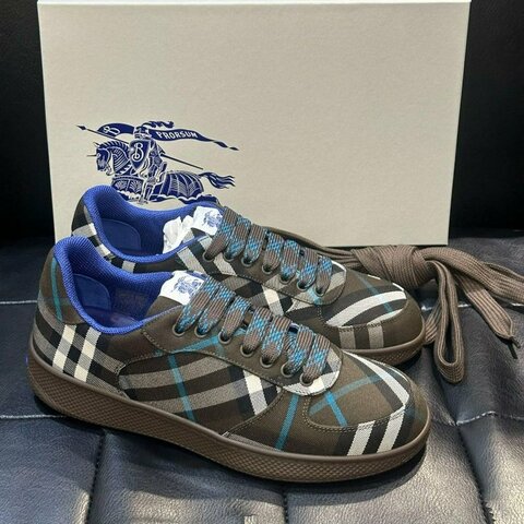 💎Han's house精品服飾💎 BURBERRY 格紋 鞋 原價23300