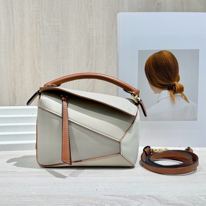 LOEWE羅意威白拼米色mini puzzle手提斜挎包-0