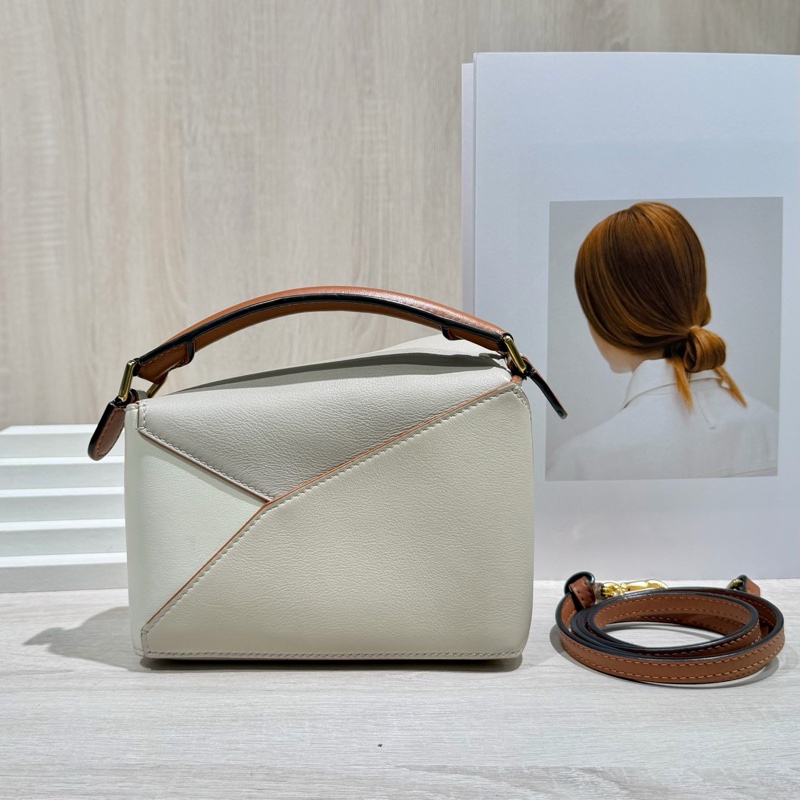 LOEWE羅意威白拼米色mini puzzle手提斜挎包-3