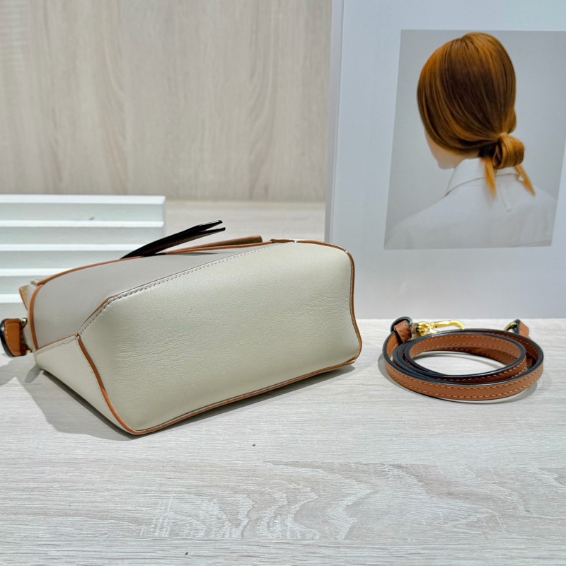 LOEWE羅意威白拼米色mini puzzle手提斜挎包-4