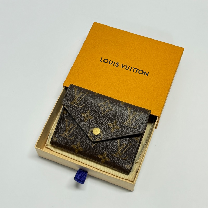 （晶片款全配🎁） LV 專櫃最新晶片款 三折短夾（專櫃24,000）-2