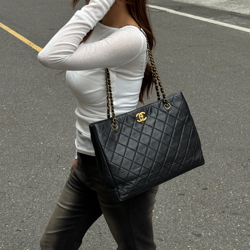 【經典超耐用🐮】Chanel 黑金 魚子醬牛皮 肩背托特包(專櫃27.3萬!)-0