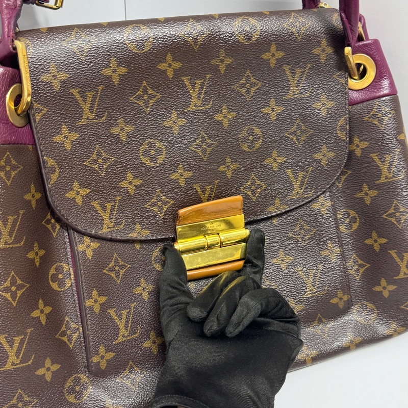 經典永存🎀 】 LV Olympe 經典老花 肩背包（專櫃價13.6 萬）-14