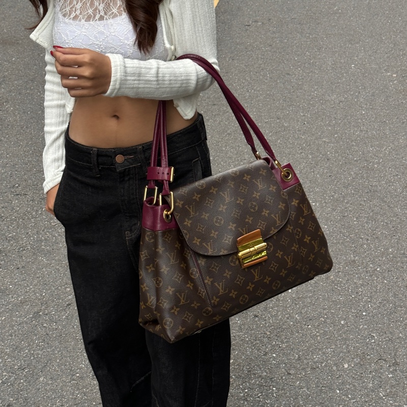 經典永存🎀 】 LV Olympe 經典老花 肩背包（專櫃價13.6 萬）-25