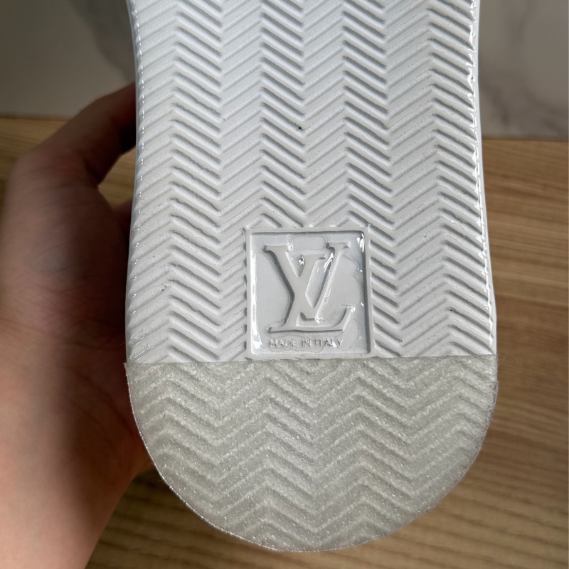 (99新)LV Beverly Hills 壓紋皮革 運動鞋-12