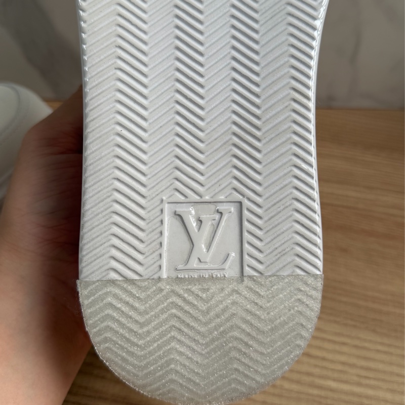 (99新)LV Beverly Hills 壓紋皮革 運動鞋-21