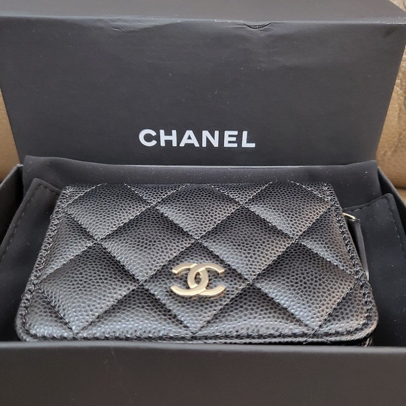 誠可議~ Chanel香奈兒黑金魚子醬荔枝皮卡夾拉鍊零錢包-0