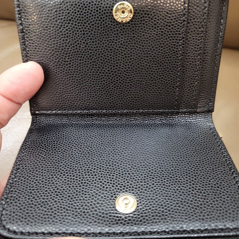 誠可議~ Chanel香奈兒黑金魚子醬荔枝皮卡夾拉鍊零錢包-7