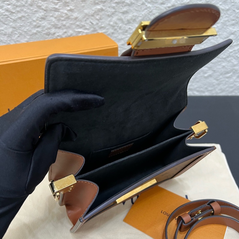 98新23年芯片款LV路易威登達芙妮小號-6